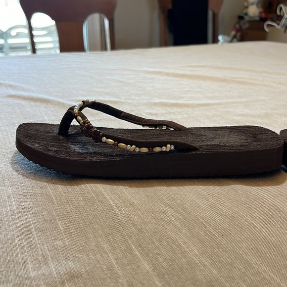 Triple T Trading flip flops chocolate brown with flower and bead design. Size 8 - Picture 6 of 12